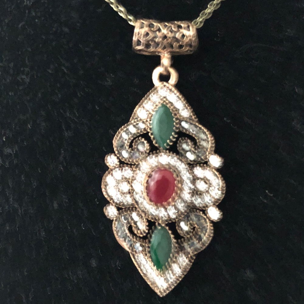 Elegant Red and Green Pendant Necklace - Picture 6 of 6